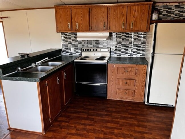 Building Photo - Check Out This 3BD/2B Mobile Home!!
