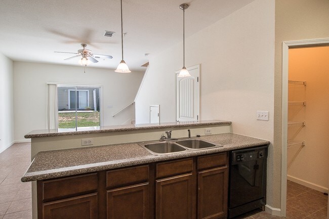  - 723 Layton Dr