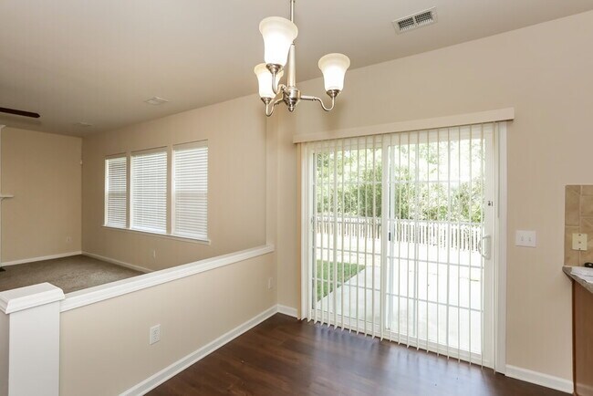 Foto del edificio - 10910 Claude Freeman Dr