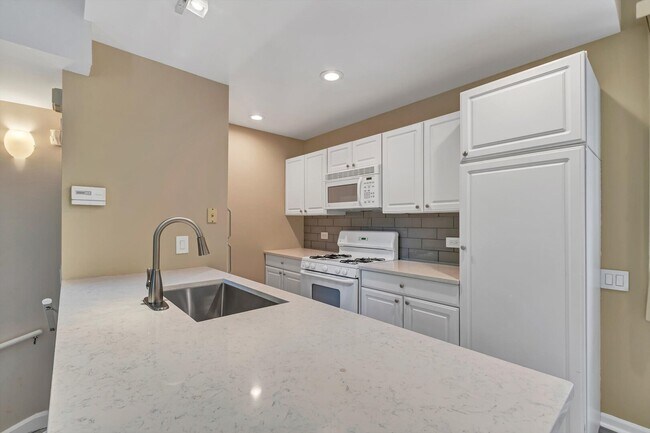 Building Photo - 1320 S Federal St