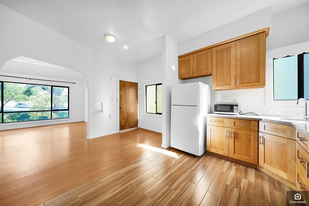 Primary Photo - 23 Cayuga Ave