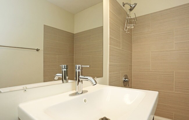Building Photo - 4120 N 45th Pl