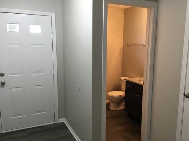 Foto del edificio - 1465 Creekside Dr