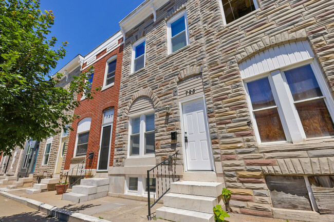 Foto del edificio - 725 N Patterson Park Ave