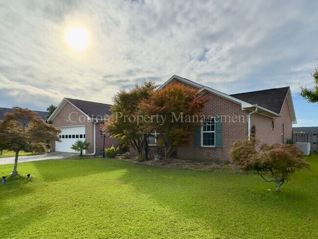Building Photo - 3BR/2FB.$2300 per month