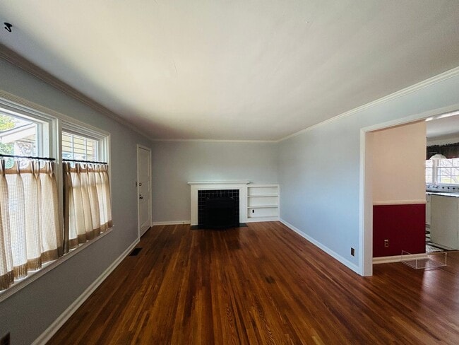 Building Photo - Absolutely gorgeous, remodeled home in beautiful location in Midtown Tulsa
