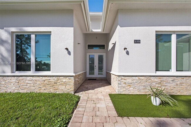 Foto del edificio - 18369 Mellen Ln