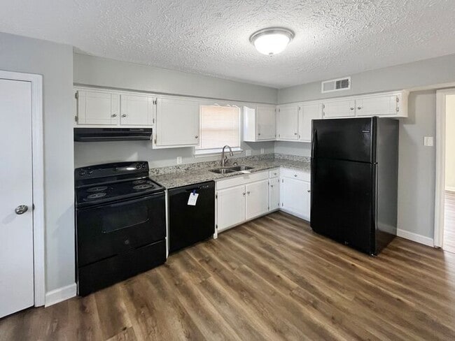 Foto del edificio - 920 Ilawood Dr