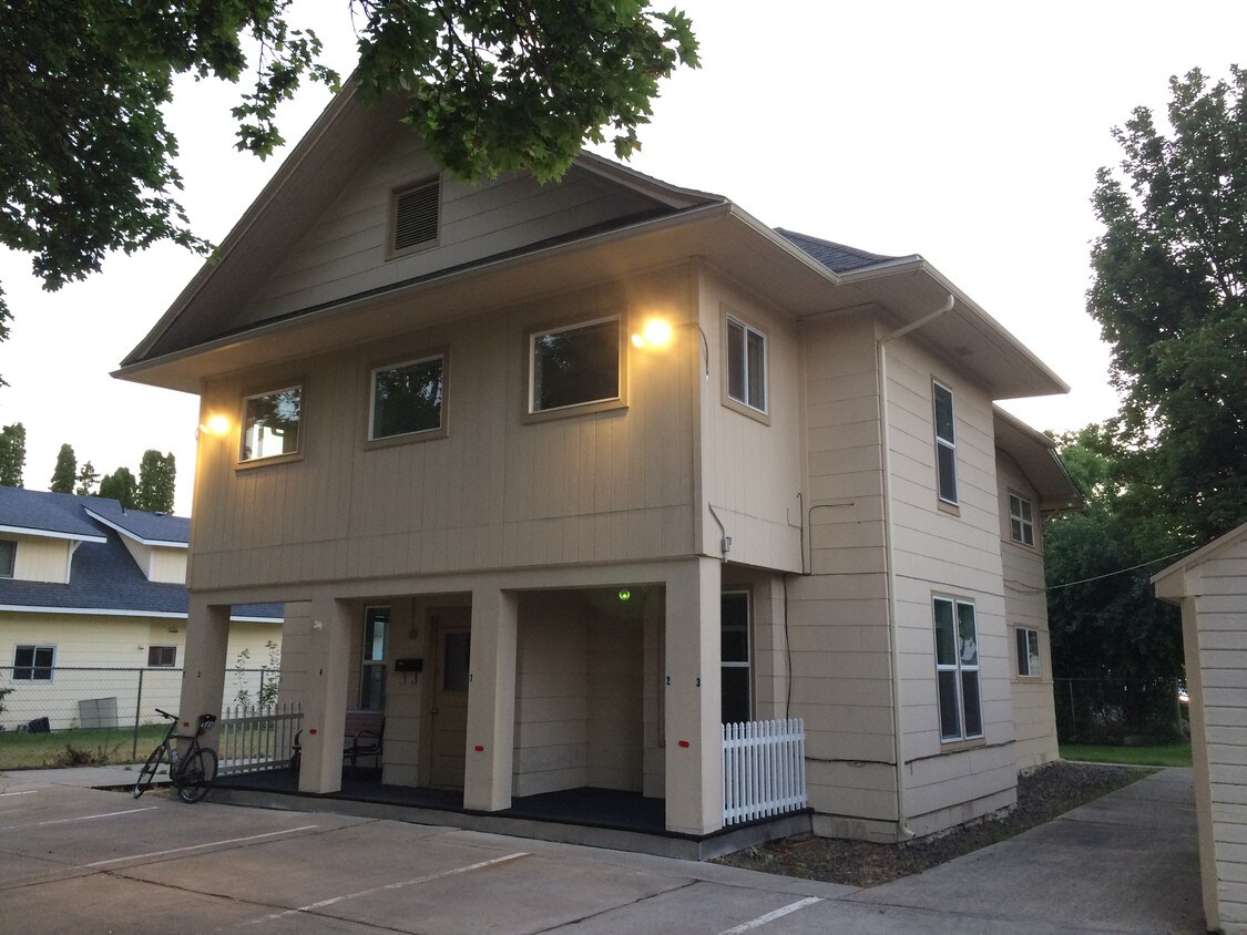 722 7th St, Cheney, WA 99004 Townhome Rentals in Cheney WA