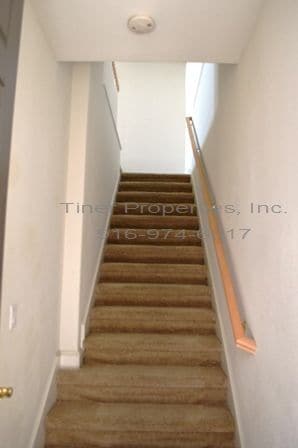 Building Photo - Stunning Condo!