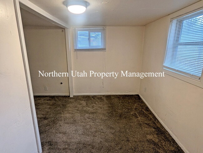 Building Photo - Lower Level Studio Unit