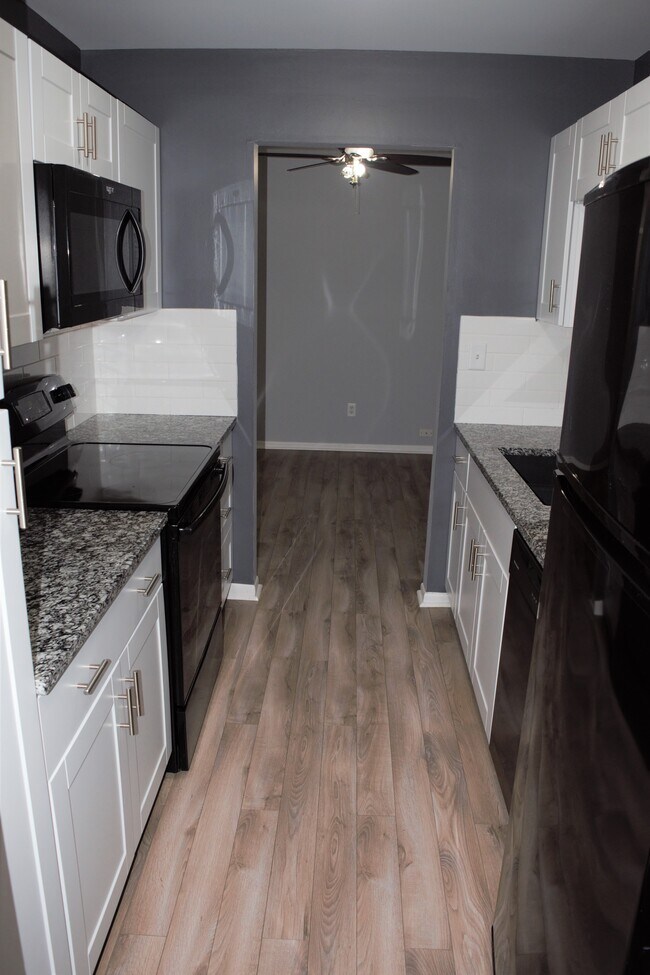 Foto del edificio - 568 Somerset Ln