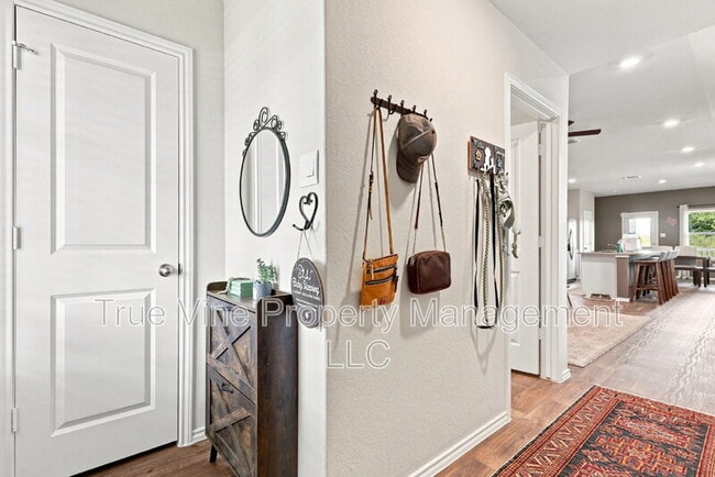 Foto del edificio - 3107 Lindenwood Wy