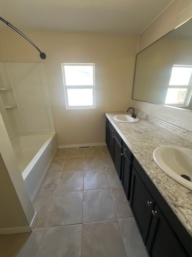 Foto del edificio - 2 Bedroom, 1 Bath home with 1 car garage