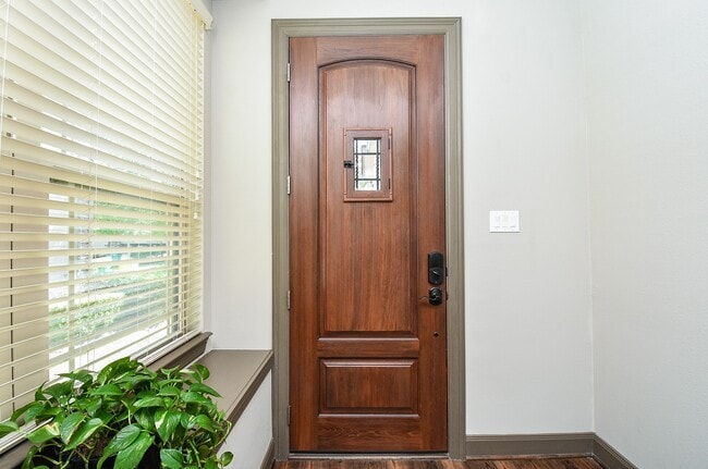 Building Photo - 78 Aventura Pl
