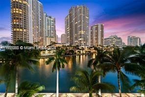 Building Photo - 495 Brickell Ave