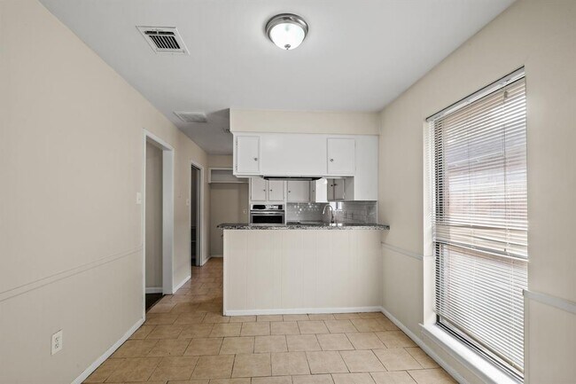 Foto del edificio - 13730 Piping Rock Ln