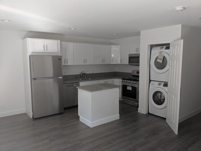 Foto del edificio - 2219 Glover Pl