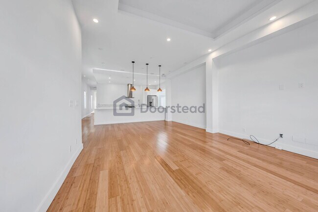 Building Photo - 1459 Thomas Ave