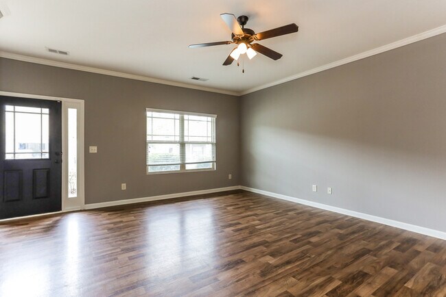 Building Photo - 1048 Regency Dr NW