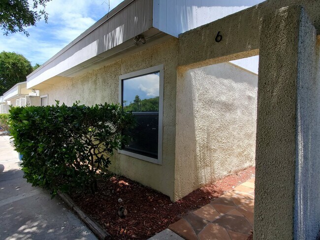 Foto del edificio - 3606 Windjammer Ln