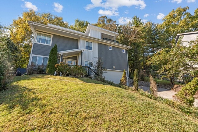 Building Photo - 505 Harpeth Trace Dr