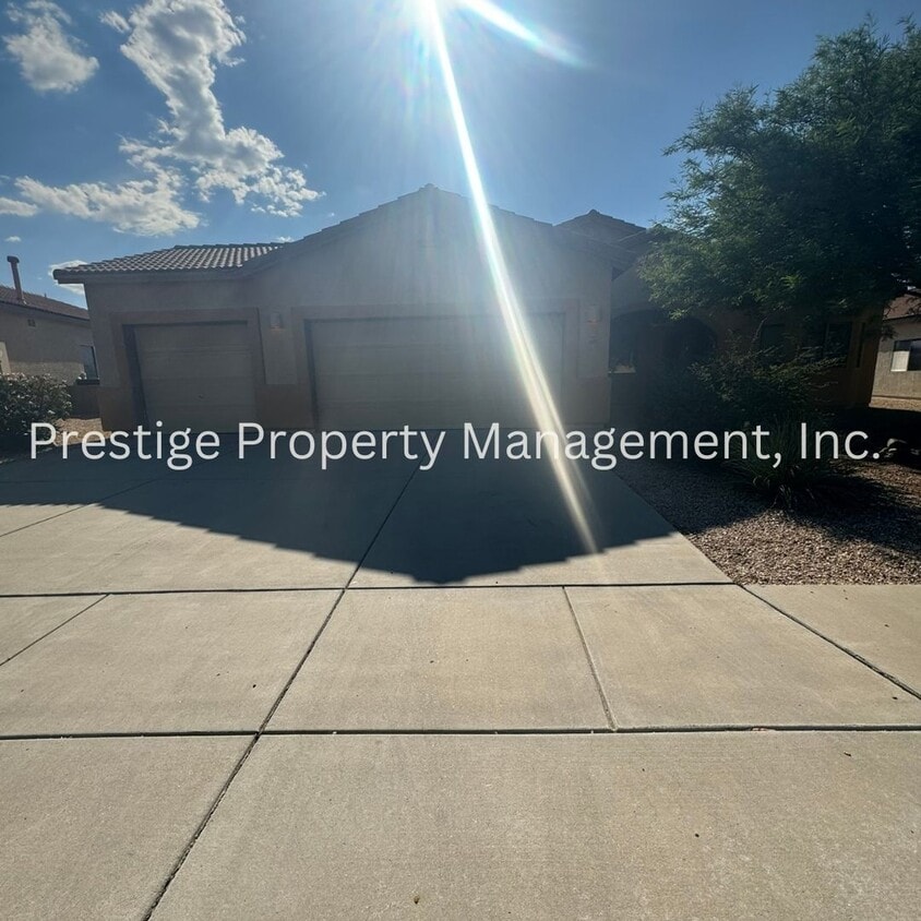 Foto principal - Beautiful Home with 3 Car Garage in Sonora...