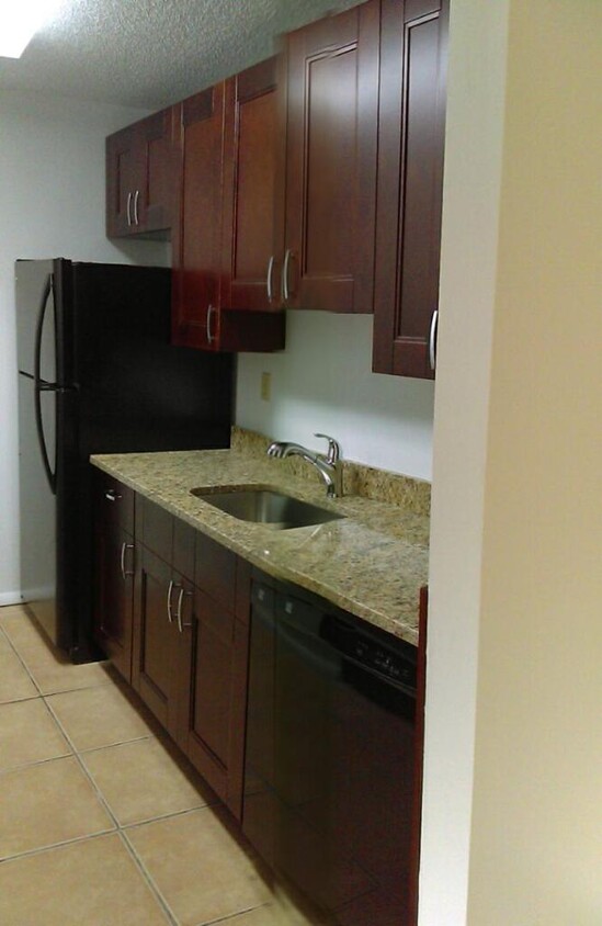 Building Photo - 1129 Lake Victoria Dr