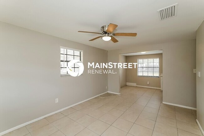 Foto del edificio - 3 Bedroom Pet-Friendly Home in Tampa, FL with Main Street Renewal