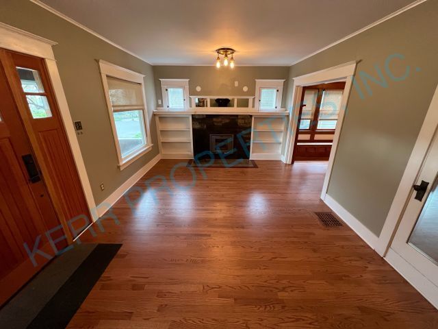 Building Photo - FREE RENT! 3 Bd - 2 Bth - Walk-in Closets ...