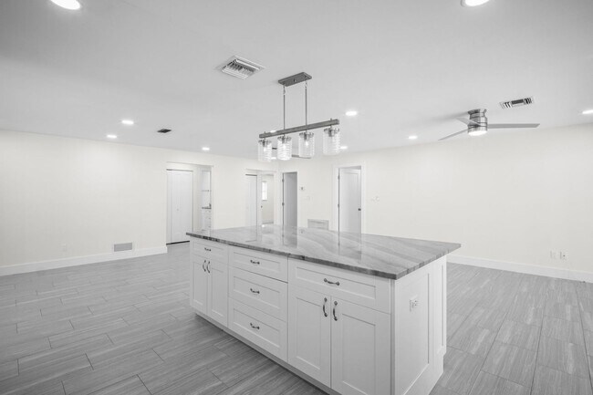 Foto del edificio - 538 Fairway Terrace