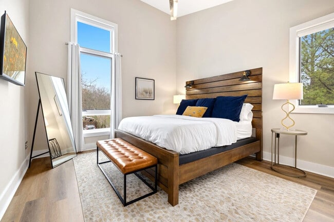 Building Photo - 465 S Locust Ave