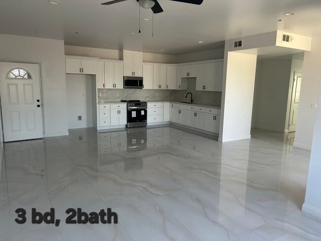 Building Photo - 8153 Banana Ave