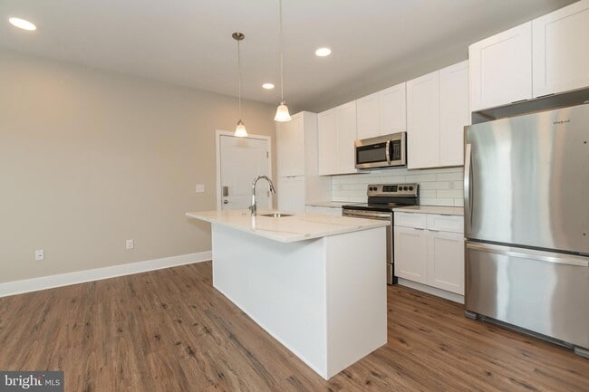 Photo - 2220-28 Master St Apartment