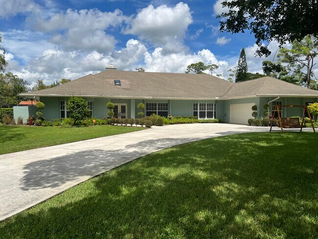 Building Photo - 13172 Doubletree Cir