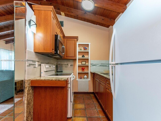 Foto del edificio - 3352 SW 6th St
