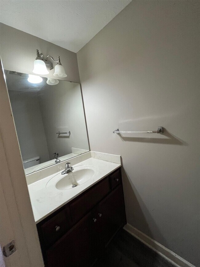 Building Photo - 281 Audley Ave