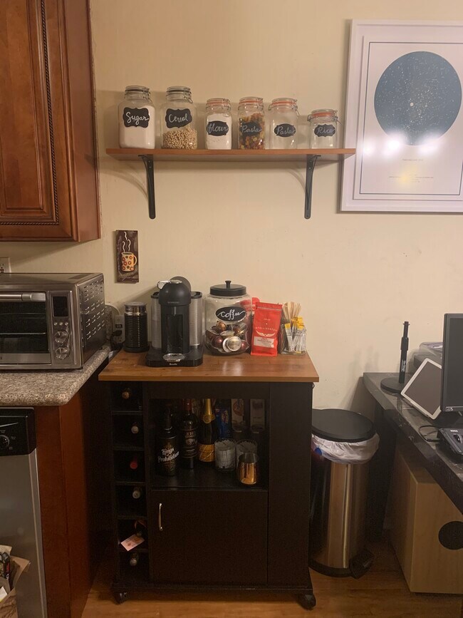 Kitchen Nook - 11910 Avon Way