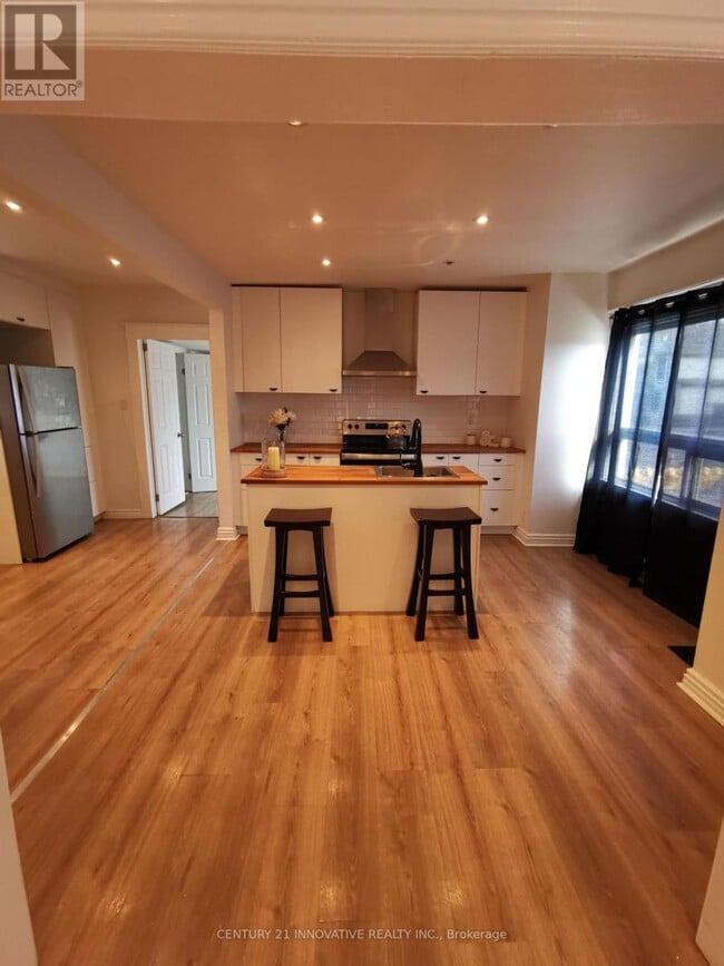 Building Photo - 68 Duncan St