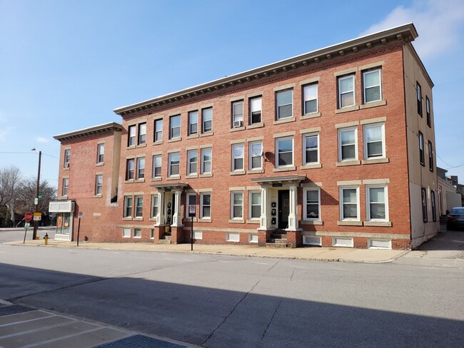 Building Photo - $1475/mo - 1 Bed / 1 Bath Second floor Apa...