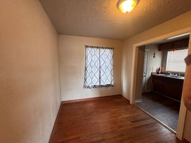 Foto del edificio - 2 bed 1 bath 1 car garage home in Bethany!