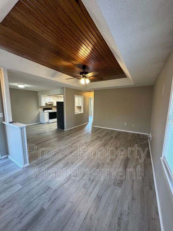 Building Photo - 459 W Grand St