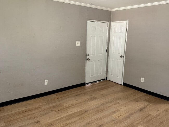 Foto del edificio - 2 Bed 1 Bath Duplex