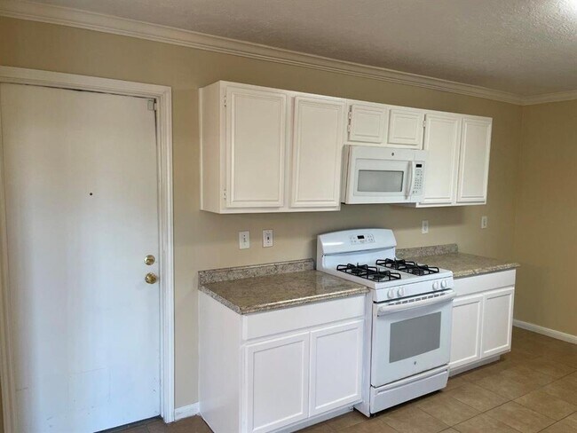 Building Photo - 6935 Oak Walk Dr