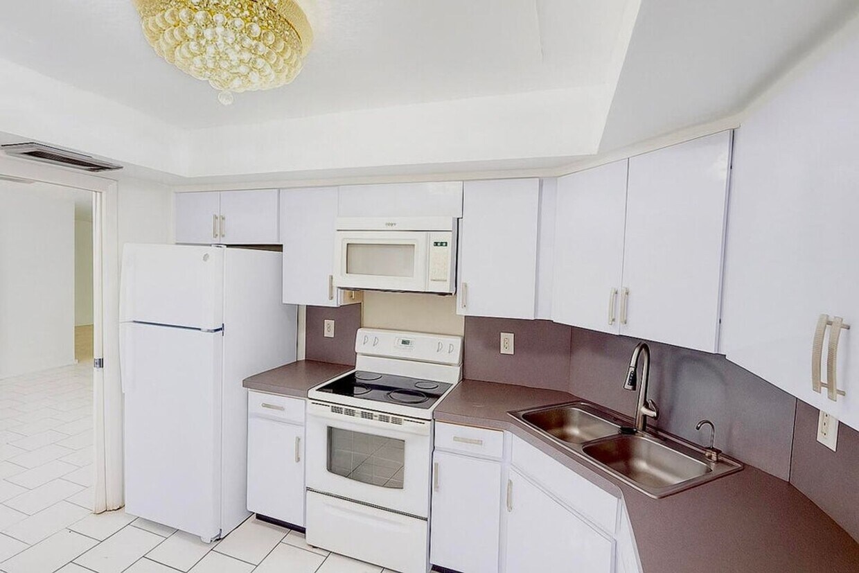 Photo - 1739 Embassy Drive 202, West Palm Beach, FL 33401