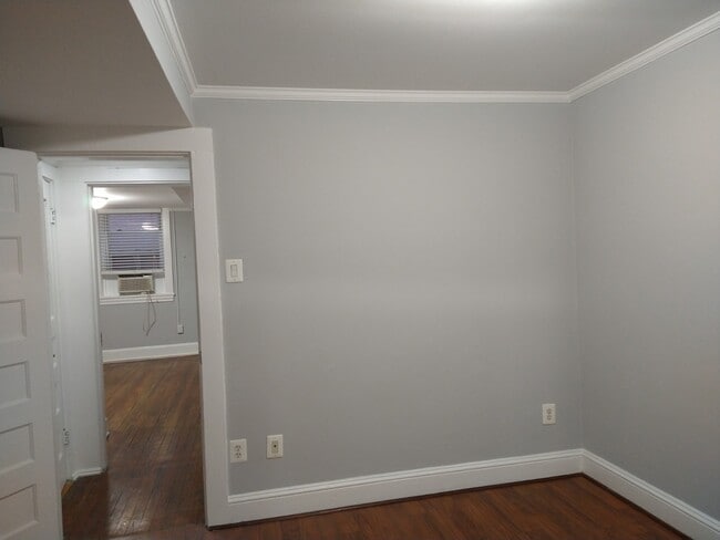 Building Photo - 515 Seward Sq SE