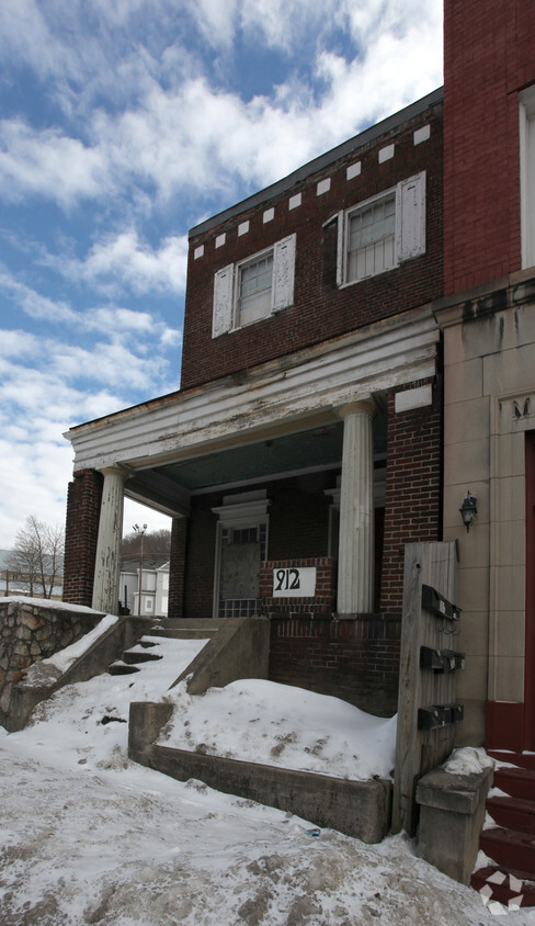 Building Photo - 912 Princeton Ave
