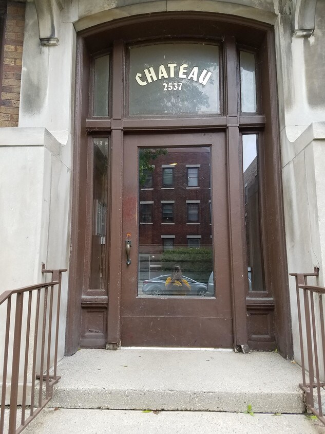 Primary Photo - 2537 N Farwell Ave