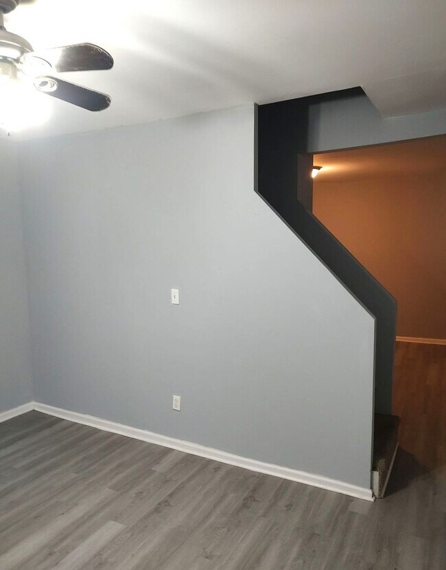 Building Photo - Stunning 2-Bedroom Townhouse in Point Breeze! Available NOW!