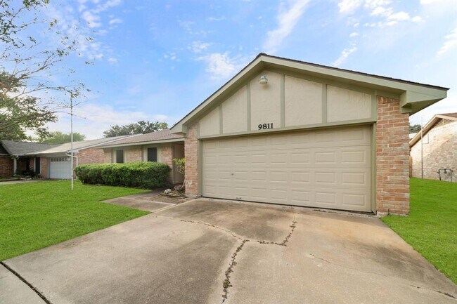 Foto del edificio - 9811 Sagebud Ln